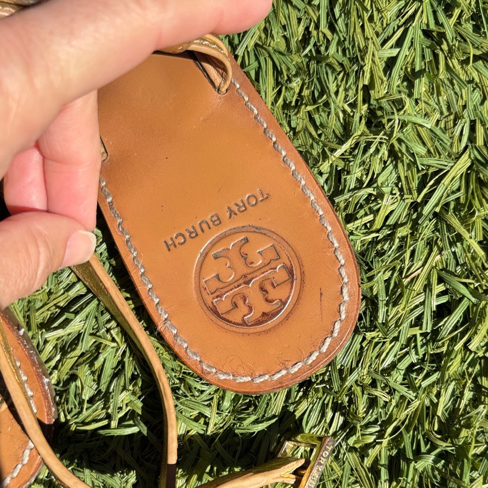 Tory Burch - RARE! Gold Sandals - Picture 8 of 9